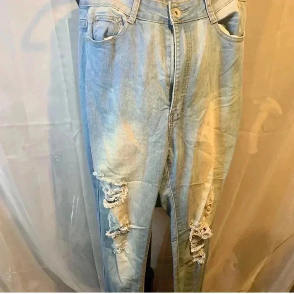 💜 3/25 BOB(Fashion Nova Designer) light blue distressed jeans - Picture 6 of 6